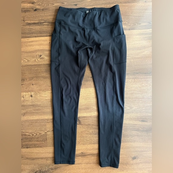 Polygon High Waisted Leggings with Pockets 🖤✨ - Picture 2 of 11